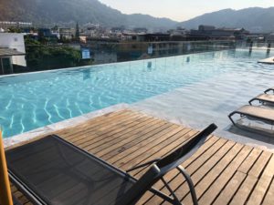 クローバーパトンプーケットのプール