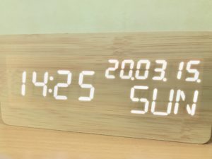 おしゃれなウッド調LEDデジタル置き時計[Mezzo]